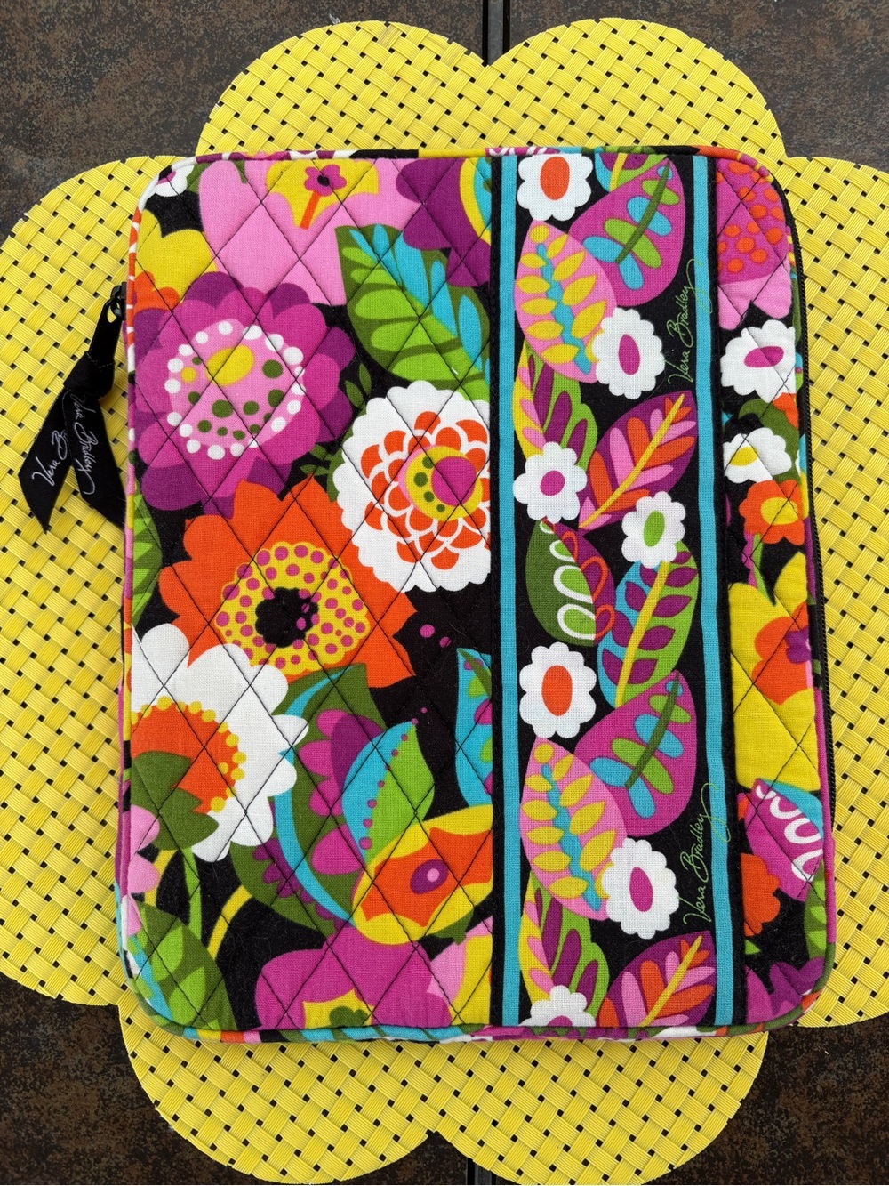Vera Bradley Retired VA VA Bloom Quilted IPad/ Kindle Sleeve